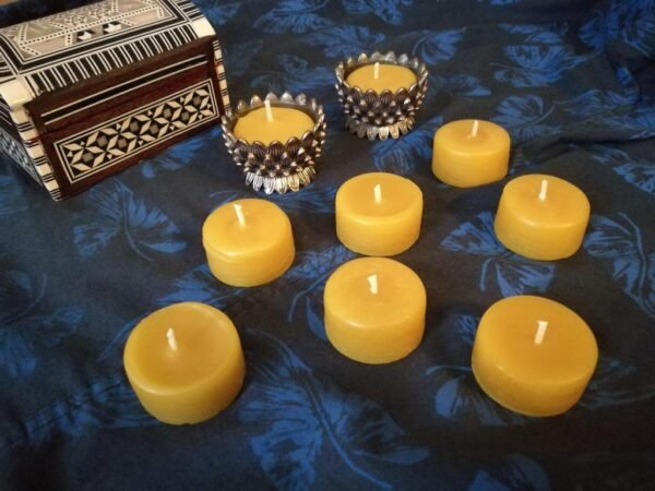 Lowfield Light Beeswax tealight uncased single